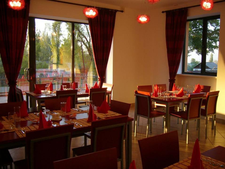 Amir Hotel Karakol Exterior photo