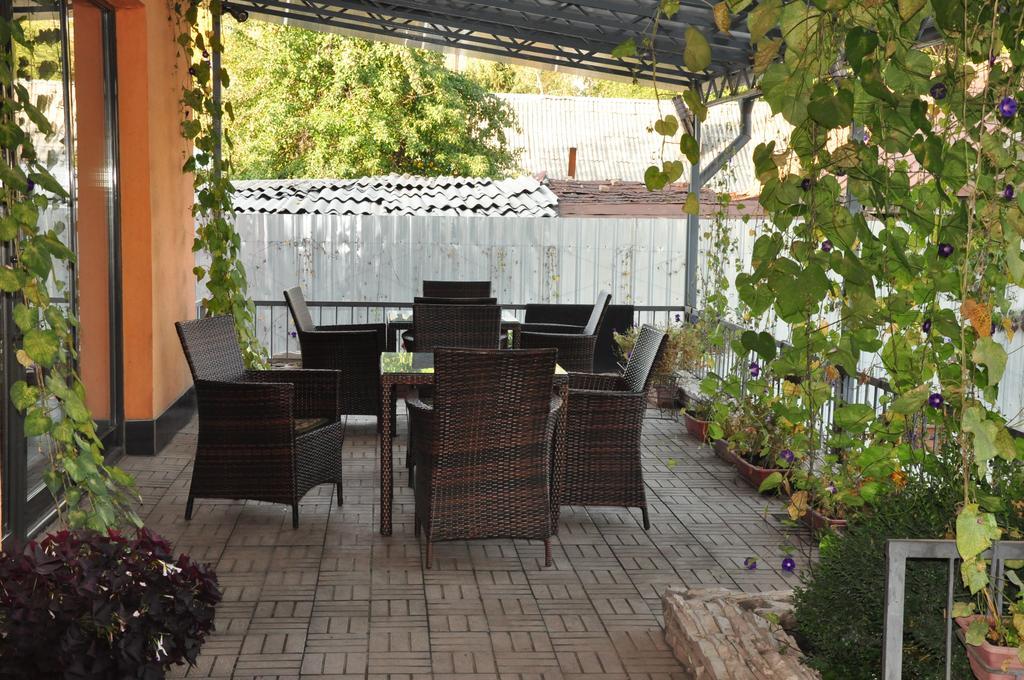 Amir Hotel Karakol Exterior photo